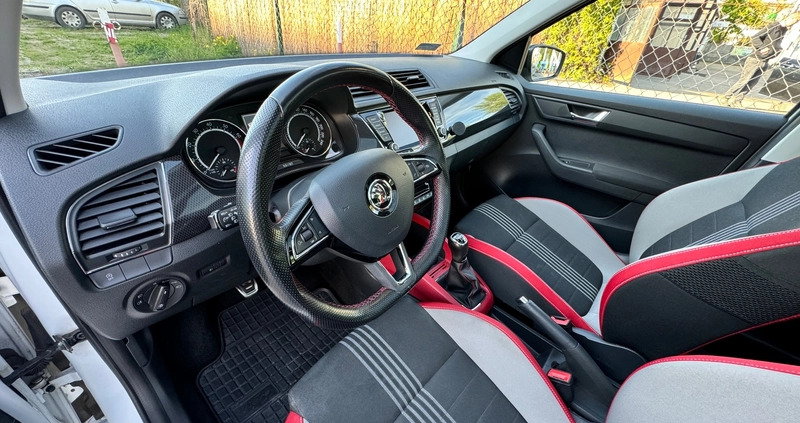 Skoda Fabia cena 52500 przebieg: 65500, rok produkcji 2017 z Warszawa małe 121
